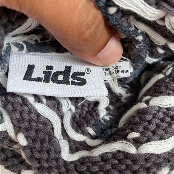 Cute Lids Cotton Winter Hat with Heart Design - Picture 2 of 5